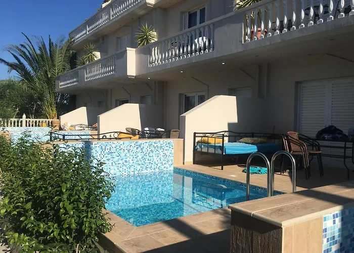 Three Graces Holiday Houses Complex