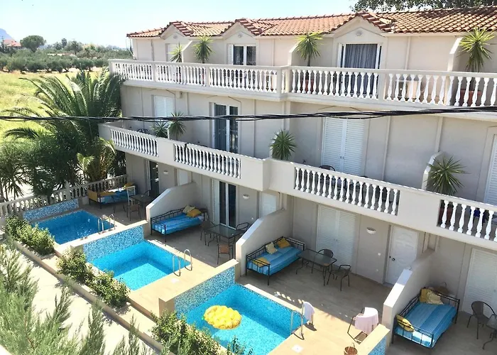 Three Graces Holiday Houses Complex